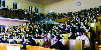Gefüllter Hörsaal beim UMMS-Science-Slam